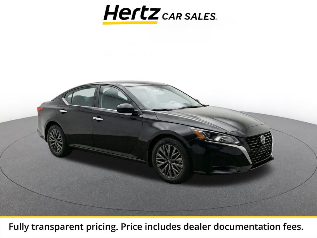 2025 Nissan Altima SV — photo 1 of 11