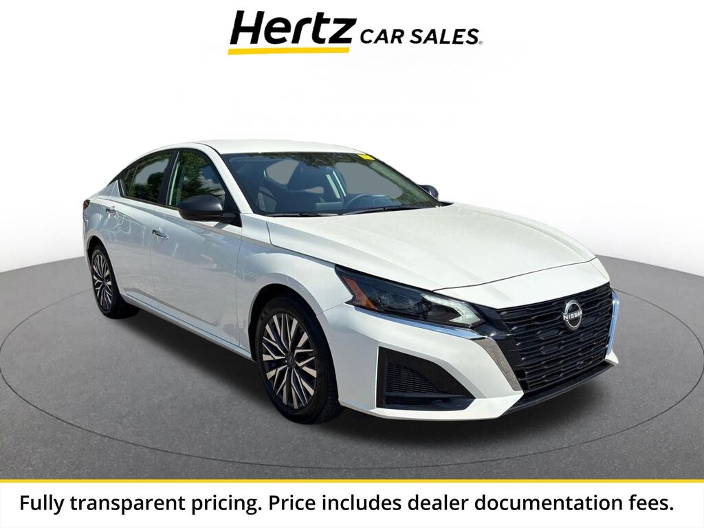 2025 Nissan Altima SV — photo 1 of 13