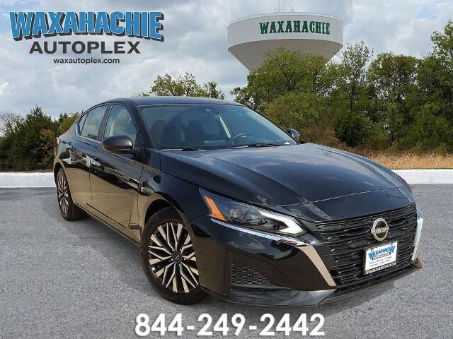 2025 Nissan Altima 2.5 SV — photo 1 of 26