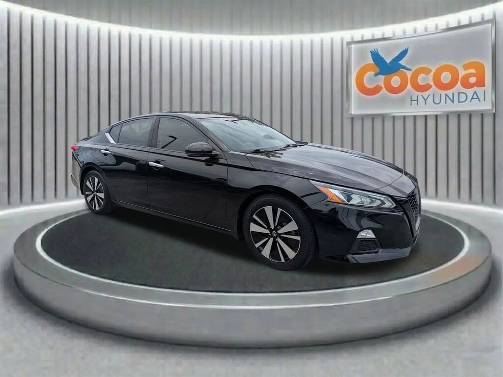 2022 Nissan Altima 2.5 SV — photo 1 of 13