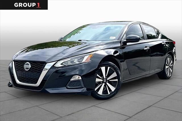 2022 Nissan Altima 2.5 SV — photo 1 of 13