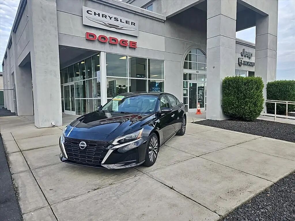 2023 Nissan Altima 2.5 SV — photo 1 of 26