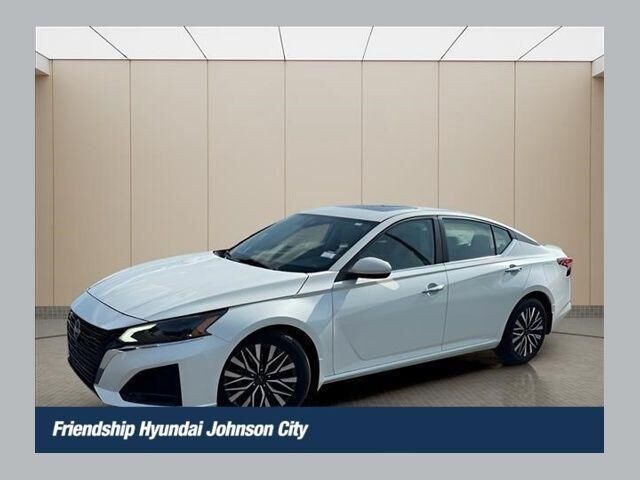 2023 Nissan Altima 2.5 SV — photo 1 of 10