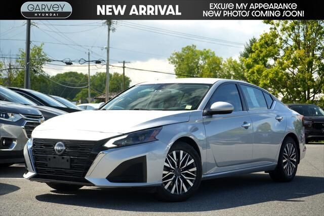 2023 Nissan Altima 2.5 SV — photo 1 of 1