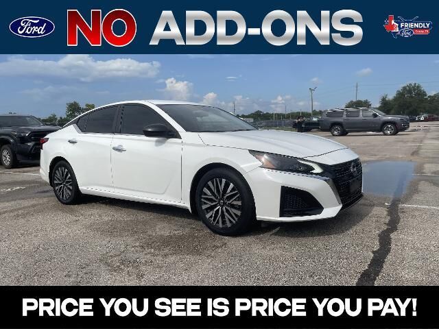 2024 Nissan Altima 2.5 SV — photo 1 of 12