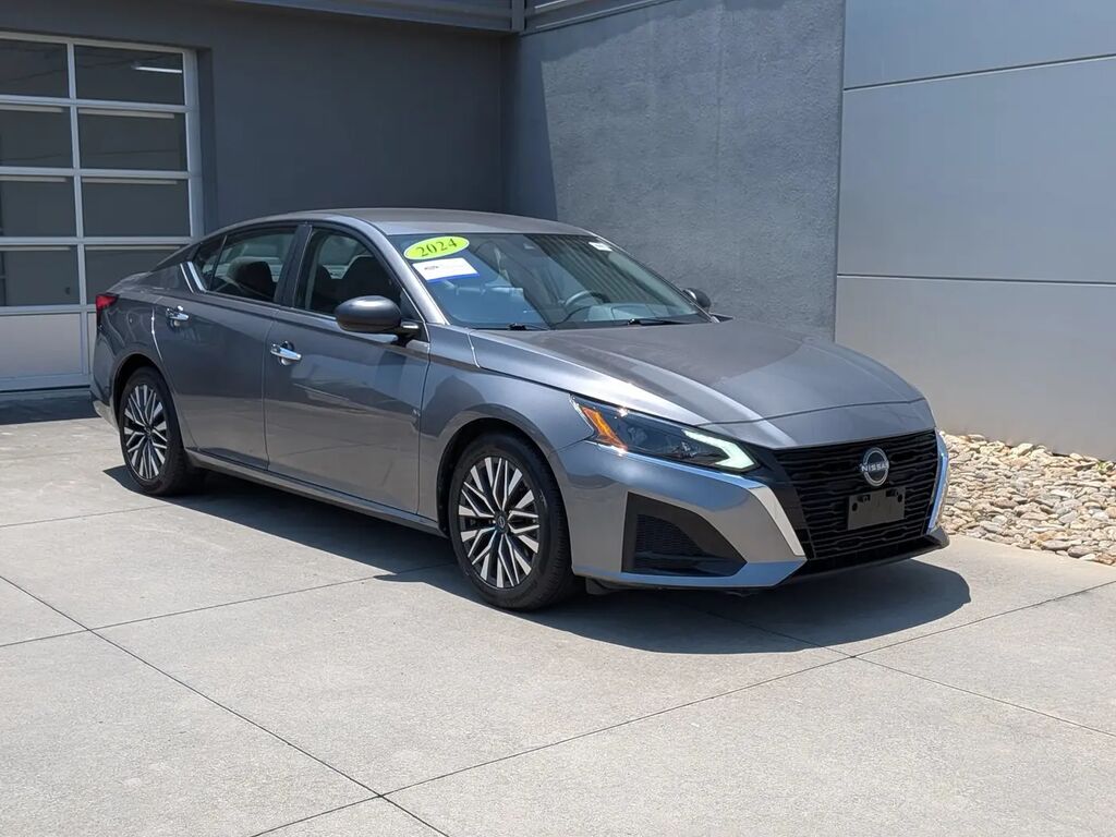 2024 Nissan Altima 2.5 SV — photo 1 of 13