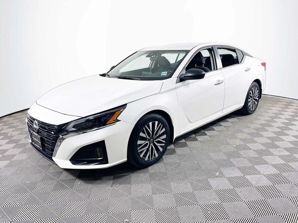 2024 Nissan Altima 2.5 SV — photo 1 of 26