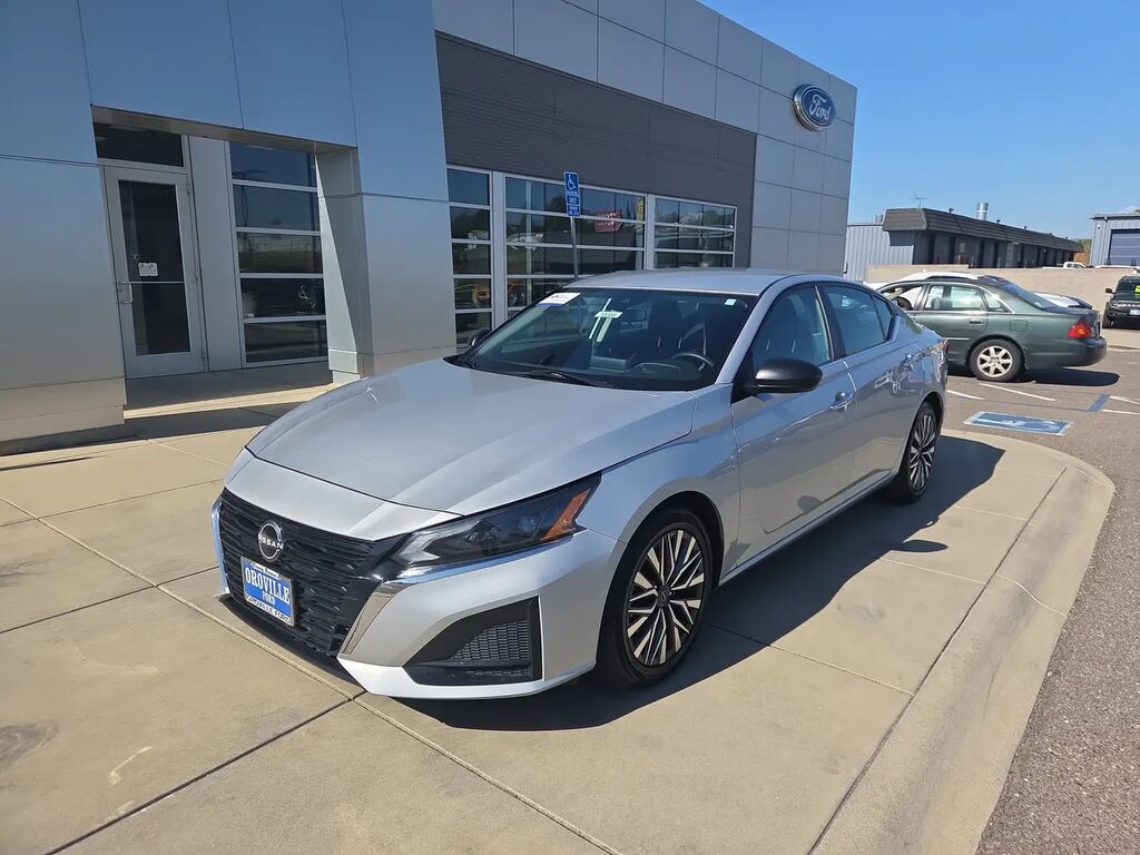 2024 Nissan Altima 2.5 SV — photo 1 of 26