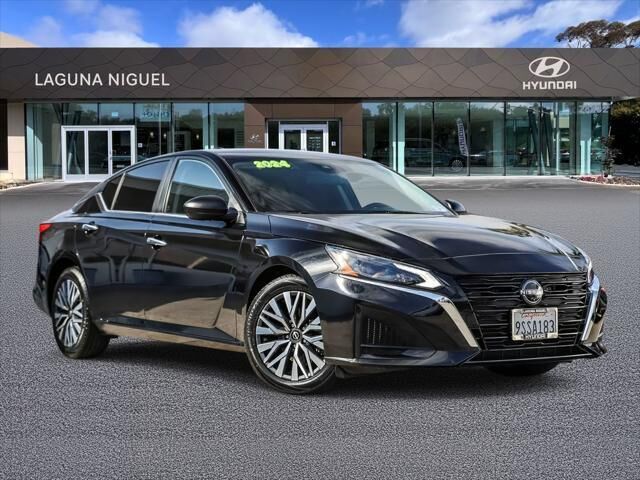 2024 Nissan Altima 2.5 SV — photo 1 of 39