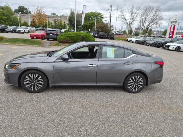 2024 Nissan Altima 2.5 SV — photo 1 of 13