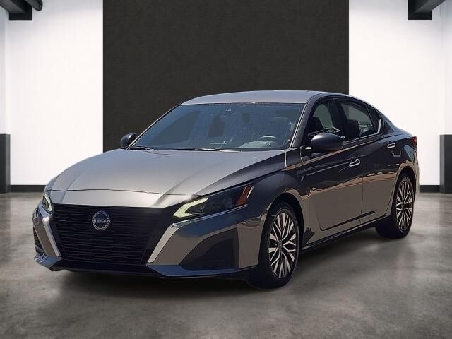 2025 Nissan Altima 2.5 SV — photo 1 of 24