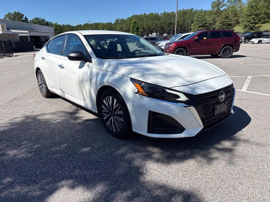2025 Nissan Altima 2.5 SV — photo 1 of 13