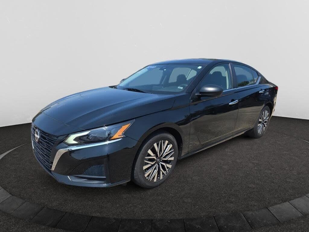 2025 Nissan Altima 2.5 SV — photo 1 of 1