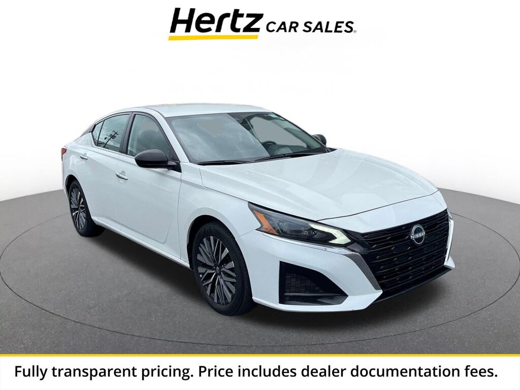 2025 Nissan Altima SV — photo 1 of 13