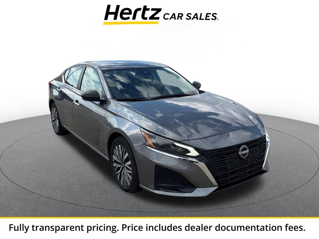 2025 Nissan Altima SV — photo 1 of 13