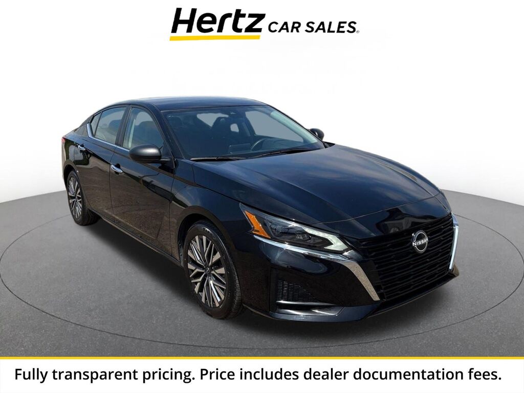 2025 Nissan Altima SV — photo 1 of 13