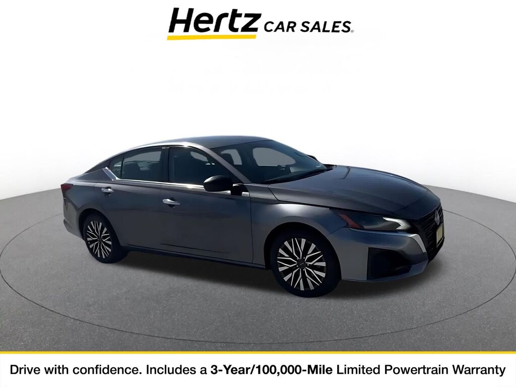 2025 Nissan Altima SV — photo 1 of 11