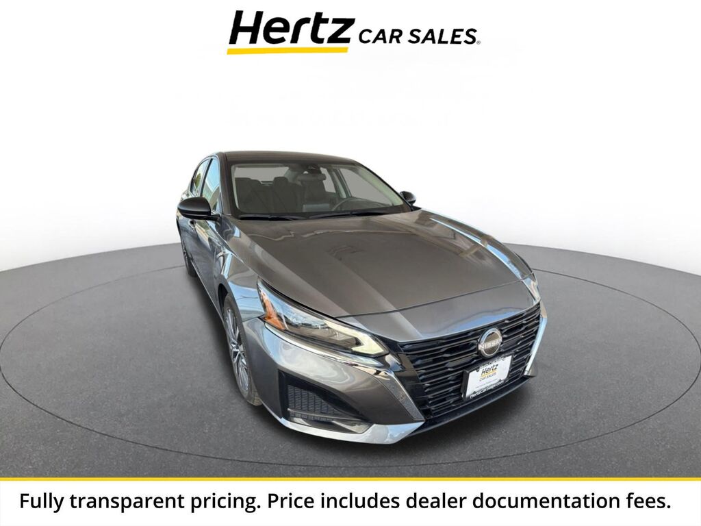 2025 Nissan Altima SV — photo 1 of 13