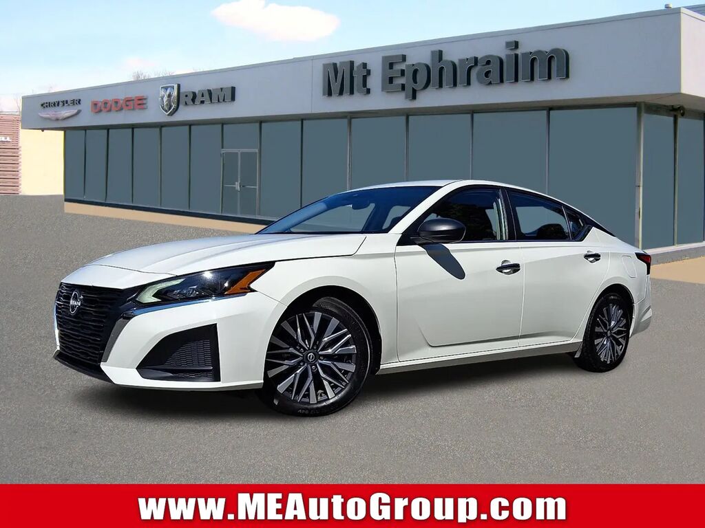 2025 Nissan Altima 2.5 SV — photo 1 of 13