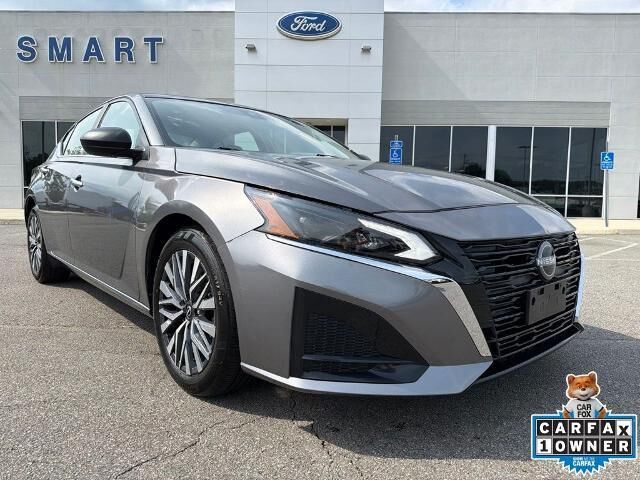 2025 Nissan Altima 2.5 SV — photo 1 of 13