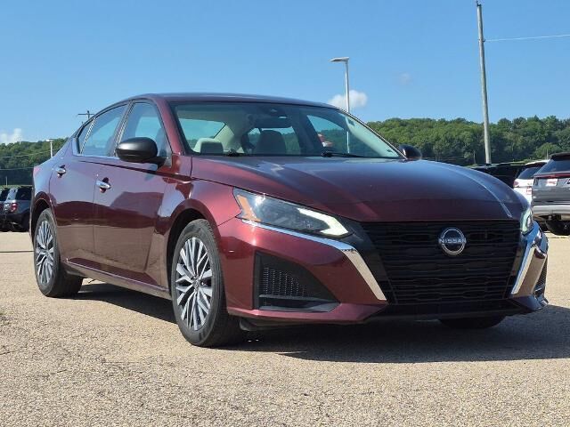 2025 Nissan Altima 2.5 SV — photo 1 of 26