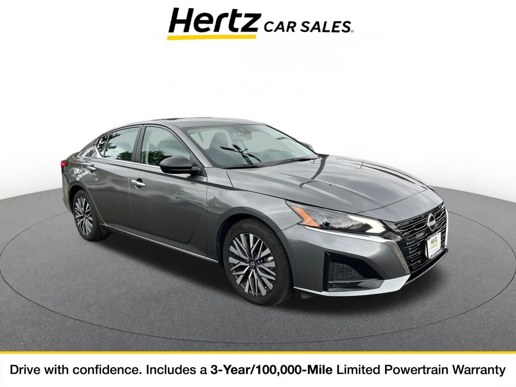 2025 Nissan Altima SV — photo 1 of 11