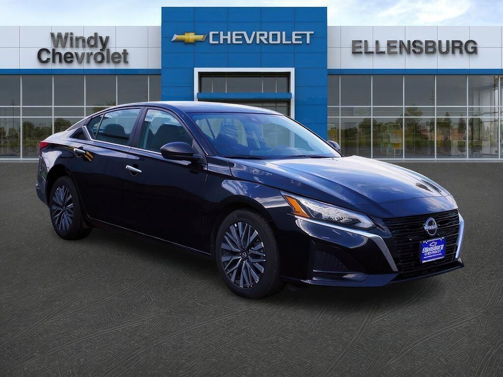 2025 Nissan Altima 2.5 SV — photo 1 of 51