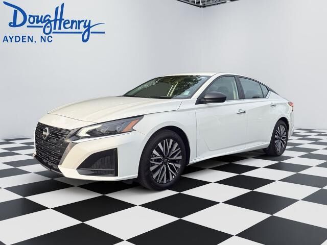 2025 Nissan Altima 2.5 SV — photo 1 of 13