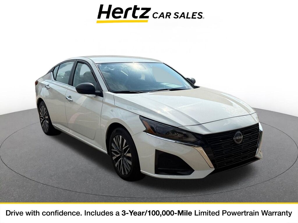 2025 Nissan Altima SV — photo 1 of 11