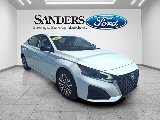2025 Nissan Altima 2.5 SV — photo 1 of 26