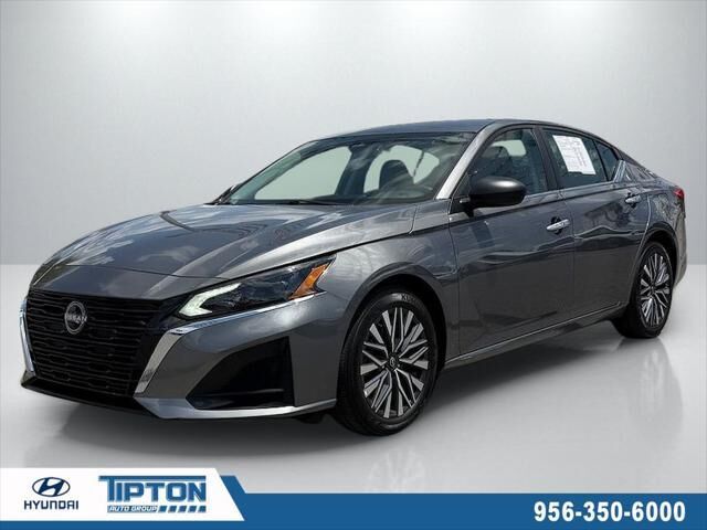 2025 Nissan Altima 2.5 SV — photo 1 of 13