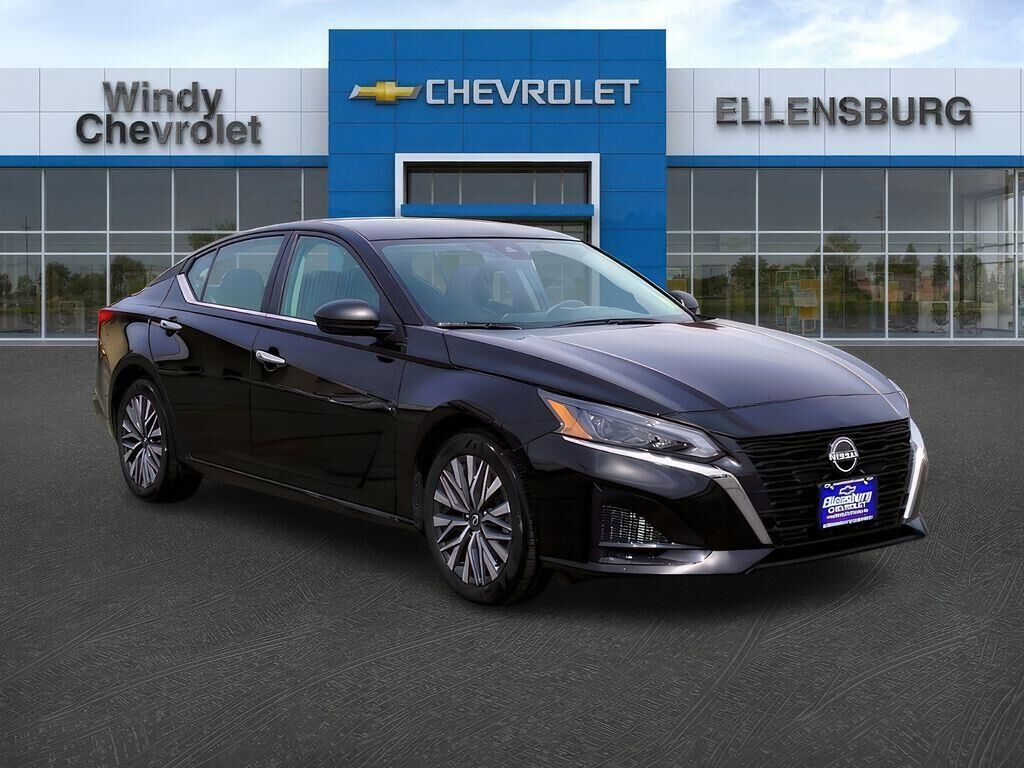 2025 Nissan Altima 2.5 SV — photo 1 of 13