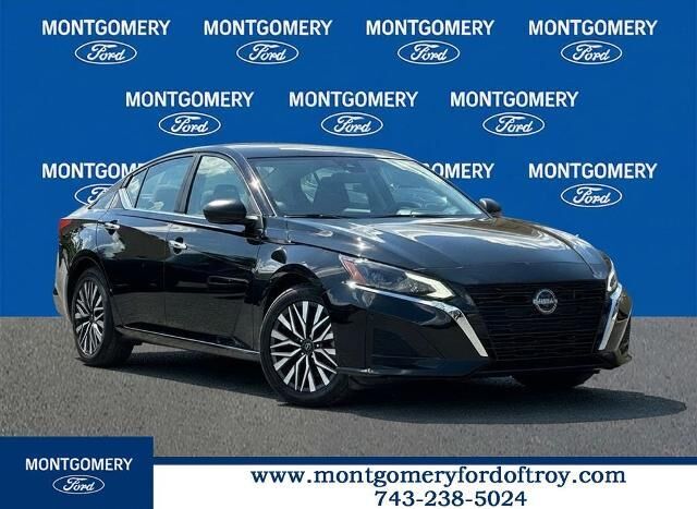 2025 Nissan Altima 2.5 SV — photo 1 of 13