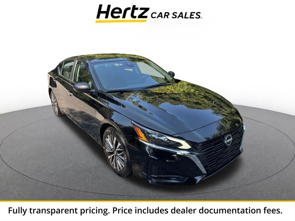 2025 Nissan Altima SV — photo 1 of 13