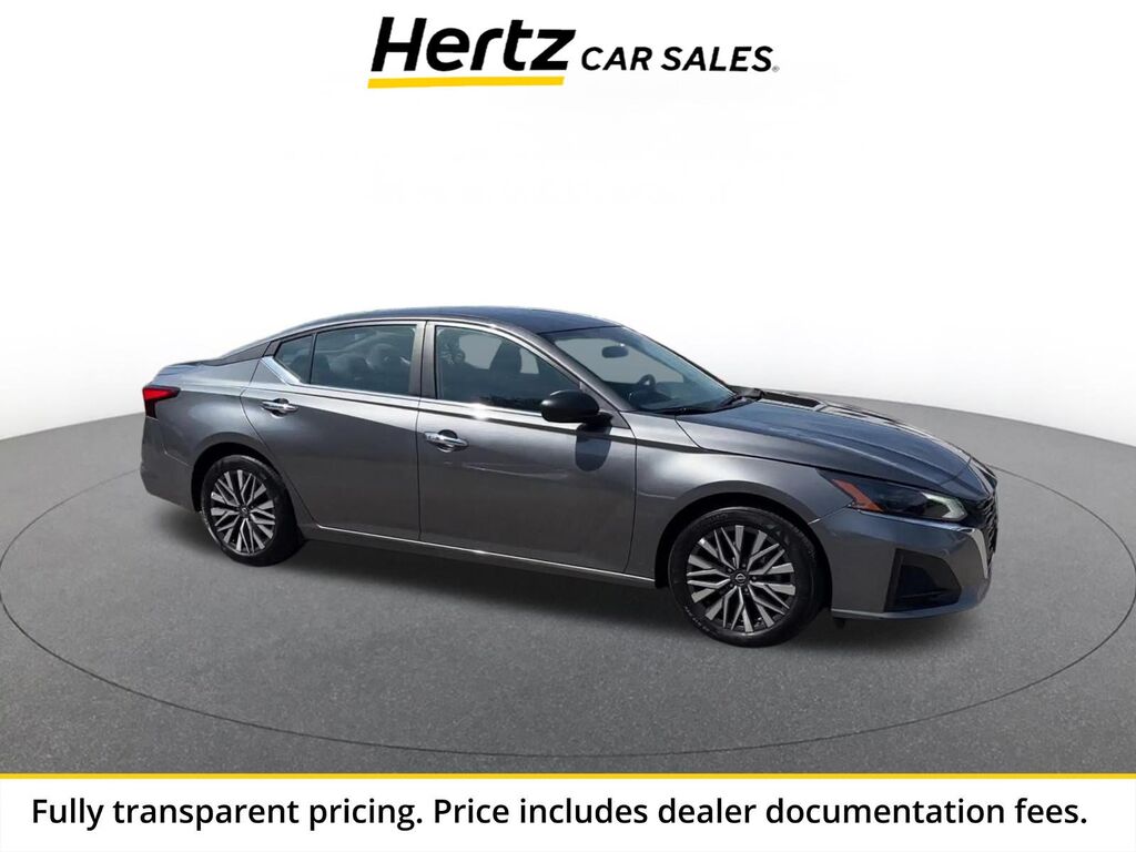 2025 Nissan Altima SV — photo 1 of 13