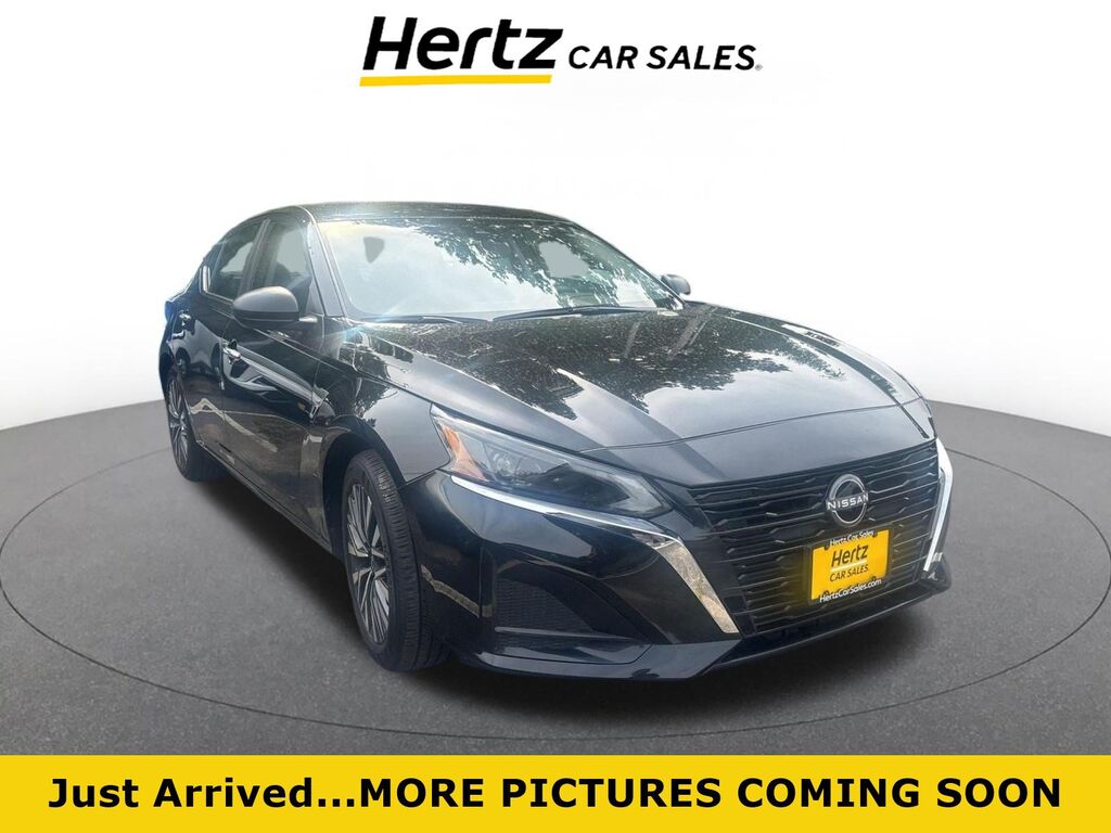 2025 Nissan Altima SV — photo 1 of 11