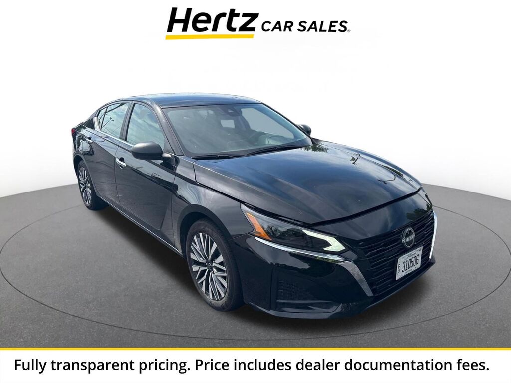 2025 Nissan Altima SV — photo 1 of 13