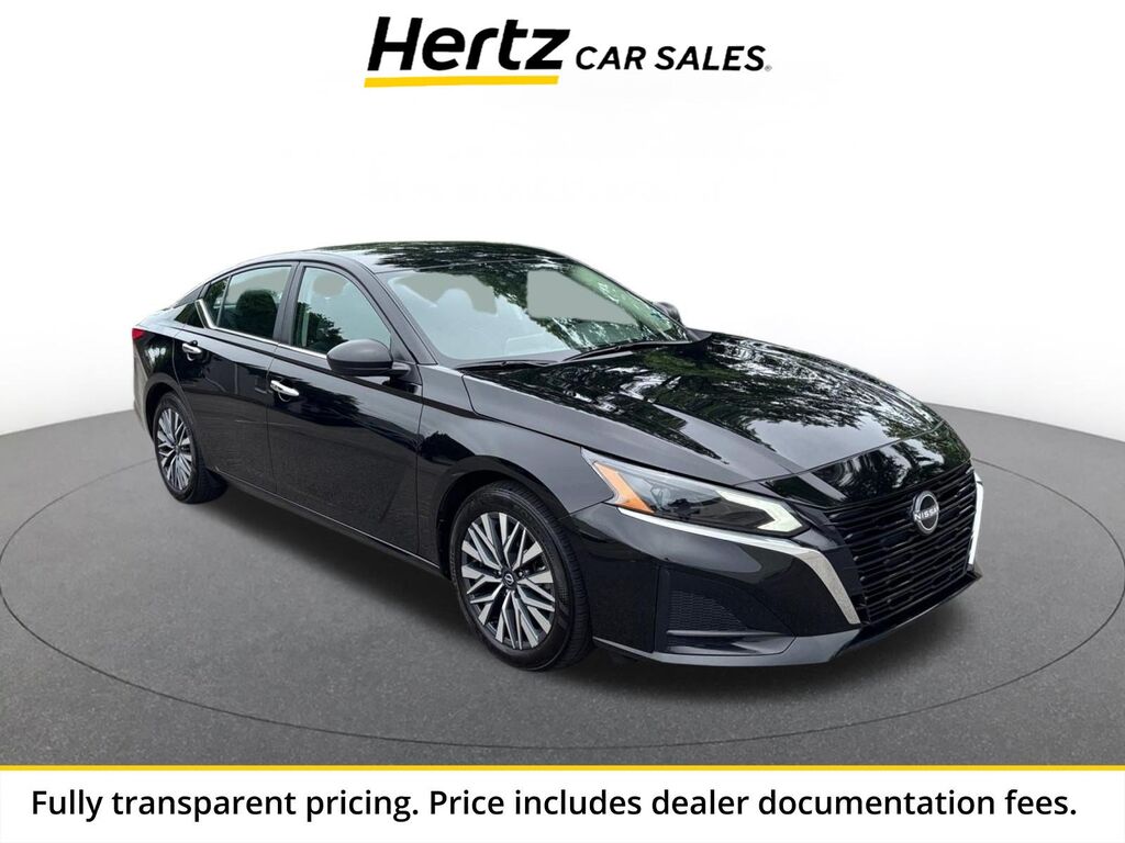 2025 Nissan Altima SV — photo 1 of 13