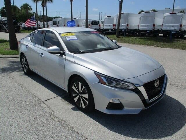 2022 Nissan Altima 2.5 SV — photo 1 of 39