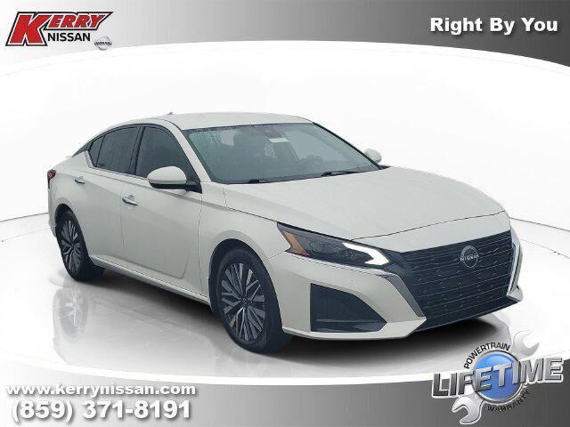 2023 Nissan Altima 2.5 SV — photo 1 of 13