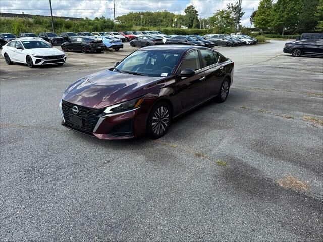 2024 Nissan Altima 2.5 SV — photo 1 of 13