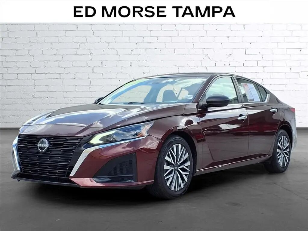 2024 Nissan Altima 2.5 SV — photo 1 of 27