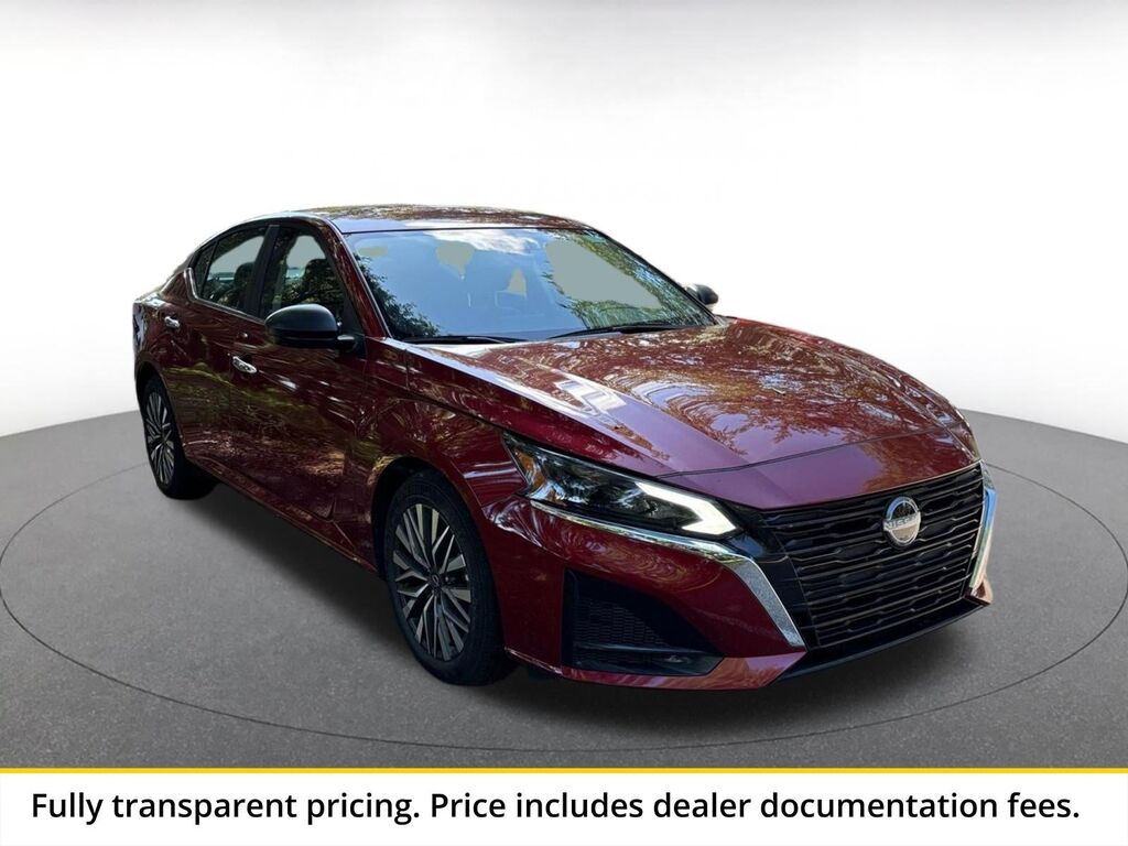 2025 Nissan Altima SV — photo 1 of 13
