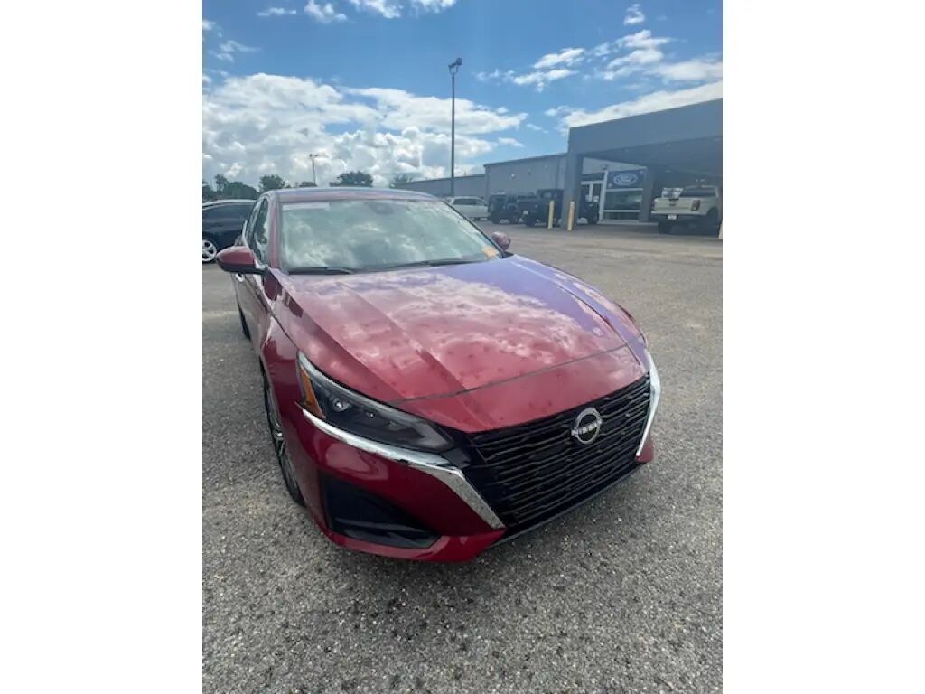 2025 Nissan Altima 2.5 SV — photo 1 of 14