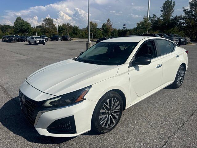 2025 Nissan Altima SV — photo 1 of 13