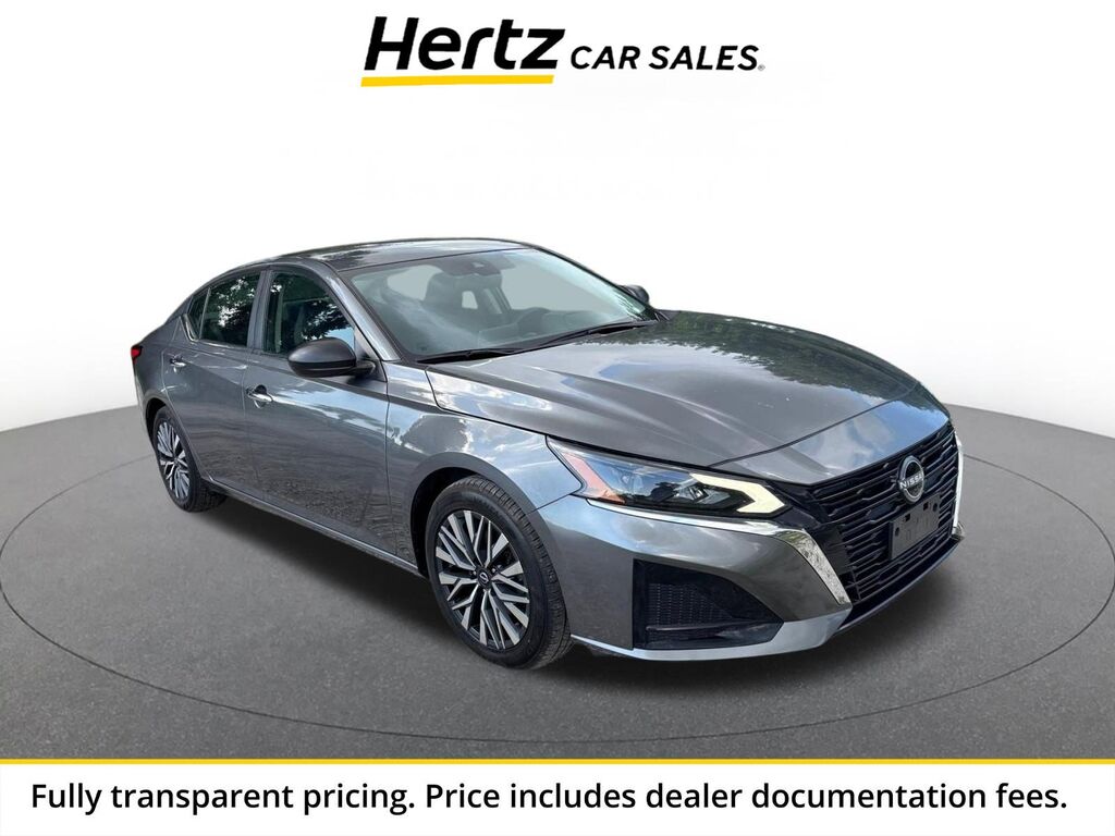 2025 Nissan Altima SV — photo 1 of 13