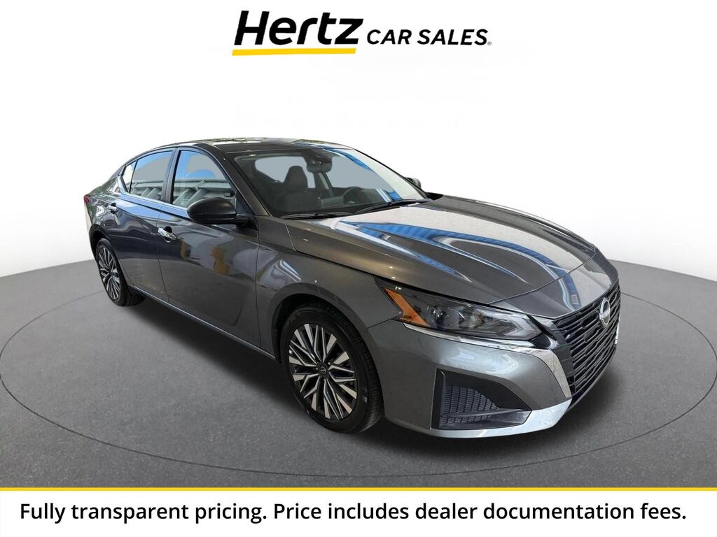 2025 Nissan Altima SV — photo 1 of 29