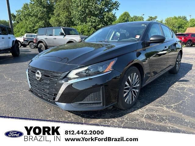 2025 Nissan Altima 2.5 SV — photo 1 of 26