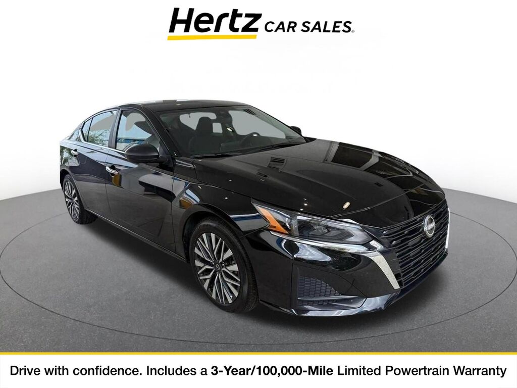 2025 Nissan Altima SV — photo 1 of 11