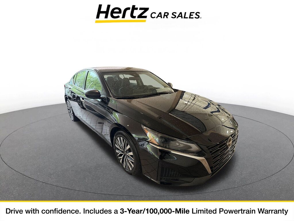 2025 Nissan Altima SV — photo 1 of 11